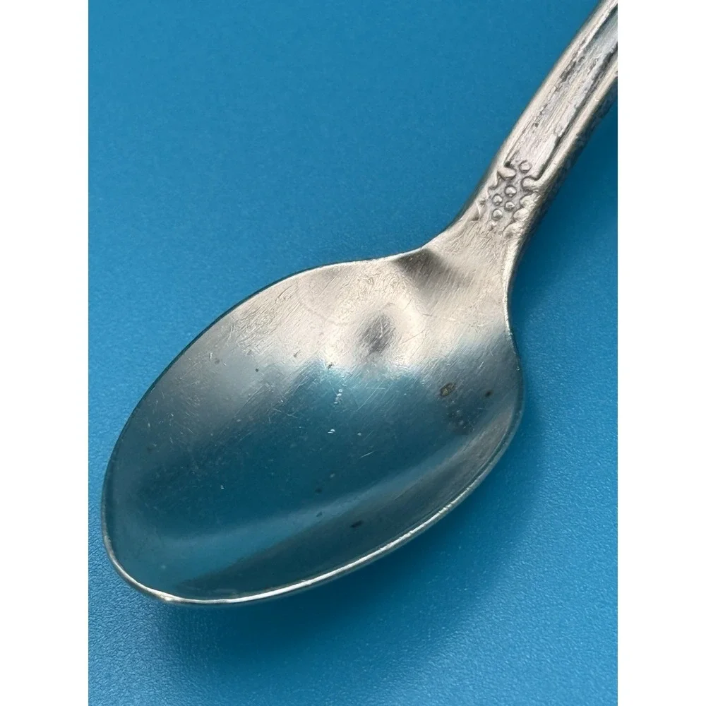 Antique Vintage Wm Rogers Silverplate Baby Spoon Isabella Grape Pattern 1913 GUC